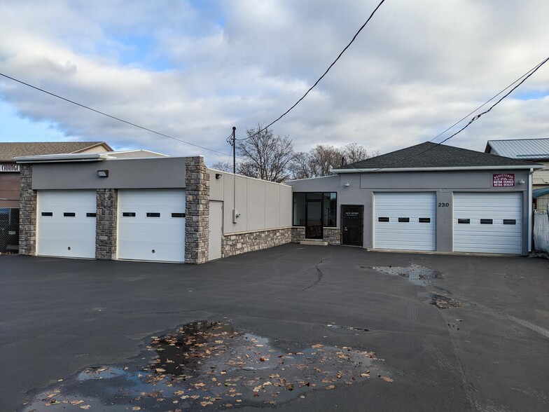 Primary Photo Of 230 Portland Ave, Rochester Auto Repair For Lease