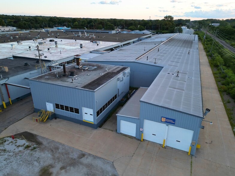 More Photos Of 2424 W 23rd St, Erie Manufacturing For Lease