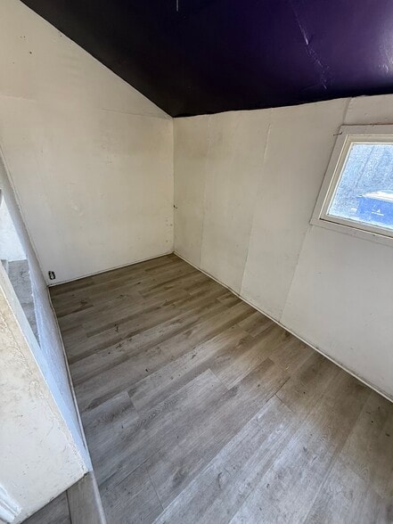 More Photos Of 2961 11th St, Riverside Industrial For Sale