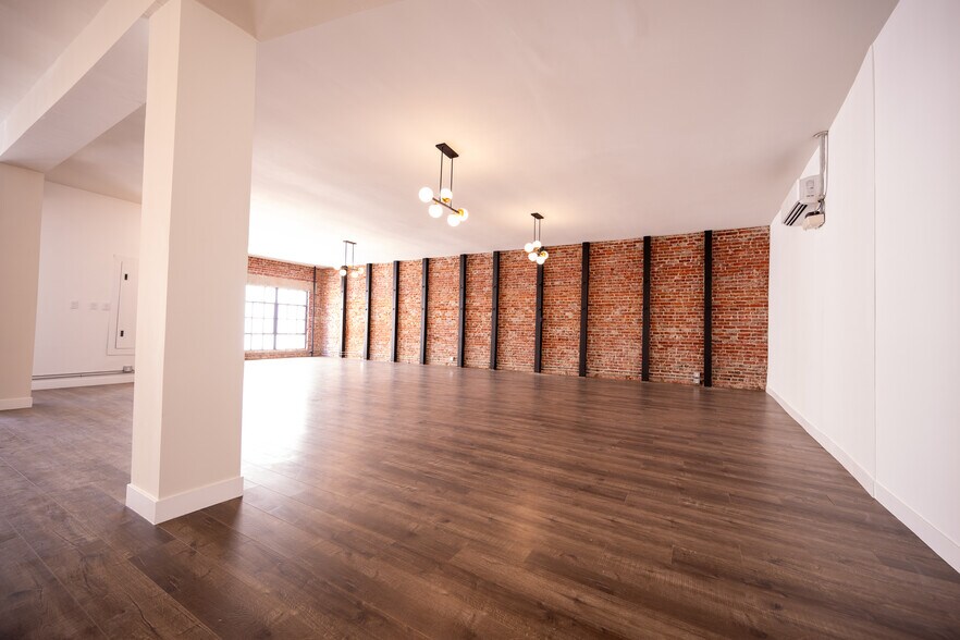 More Photos Of 901-907 S Hill St, Los Angeles Storefront For Lease