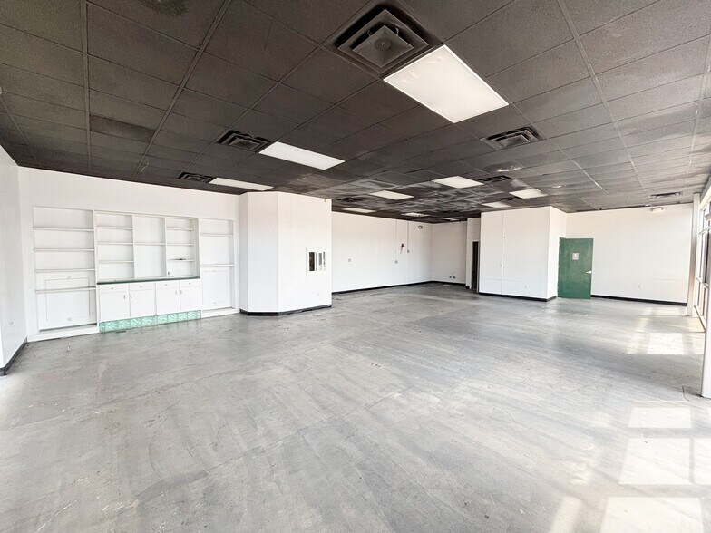 More Photos Of 610-614 N National Ave, Springfield General Retail For Sale