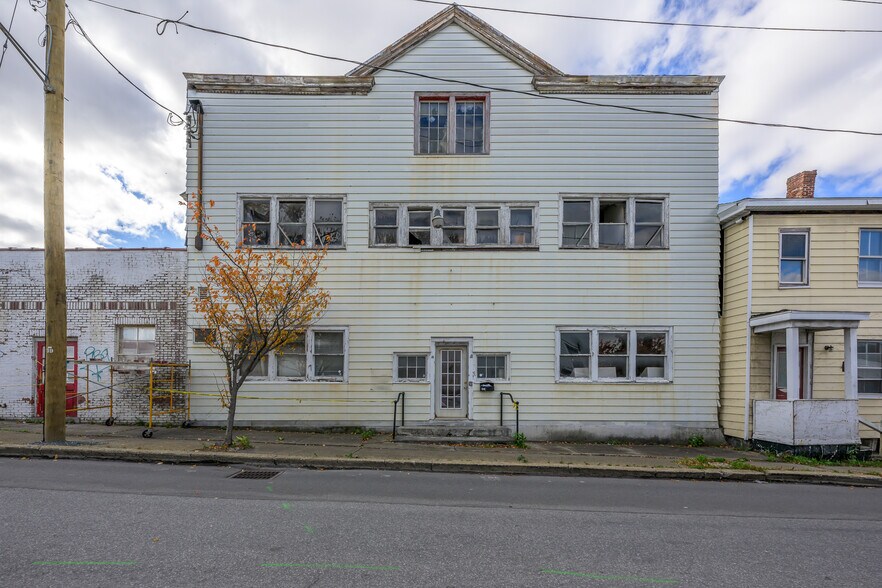 More Photos Of 515 Columbia St, Hudson Warehouse For Sale