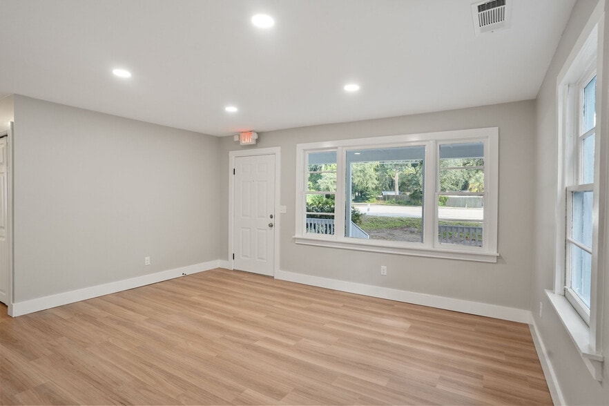 More Photos Of 27 Miller Dr W, Beaufort Office Residential For Sale