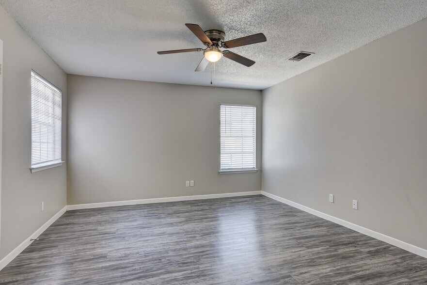 More Photos Of 737 W Mayfield Blvd, San Antonio Apartments For Sale