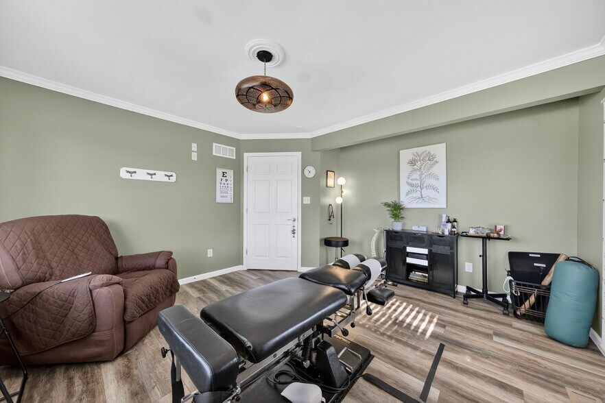 More Photos Of 302 S Lincoln Dr, Troy Office For Sale