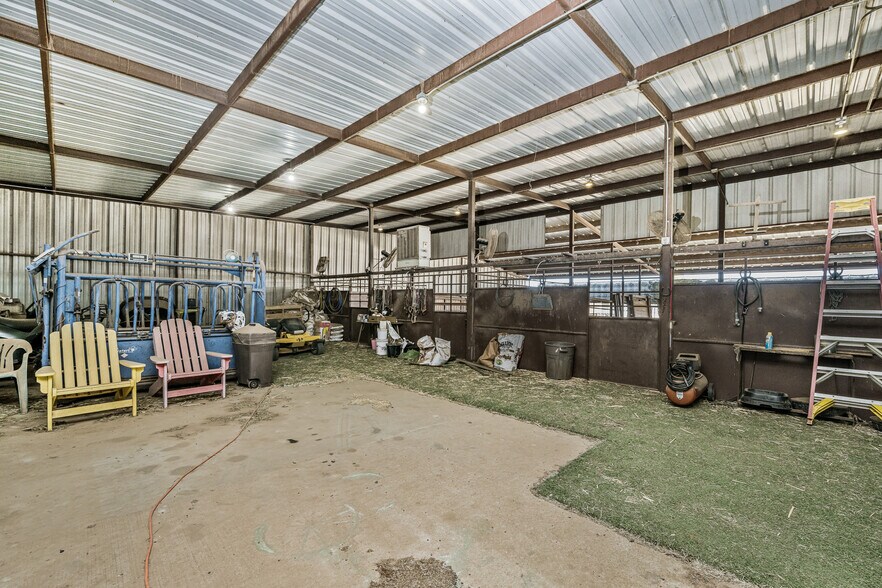 More Photos Of 11616 Tanglewood Rd, Amarillo Office For Sale