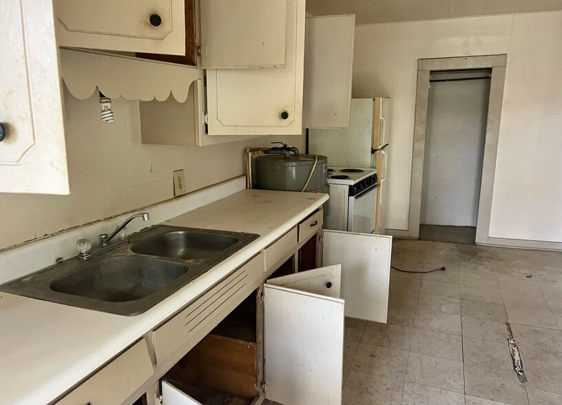 More Photos Of 209 Aid Ave, West Plains Apartments For Sale