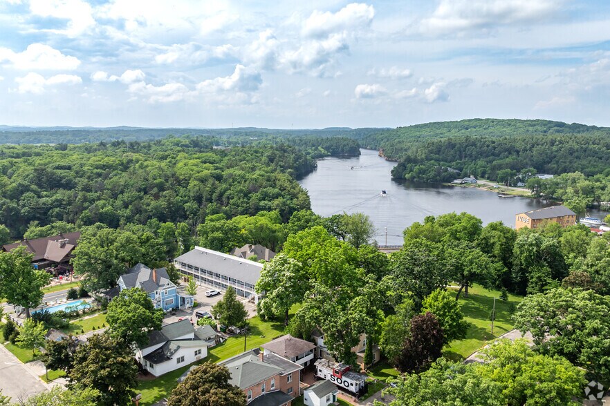 More Photos Of 910 River Rd, Wisconsin Dells Hotel For Sale