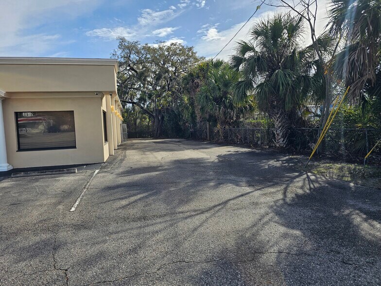 More Photos Of 907 S Woodland Blvd, Deland Office For Sale
