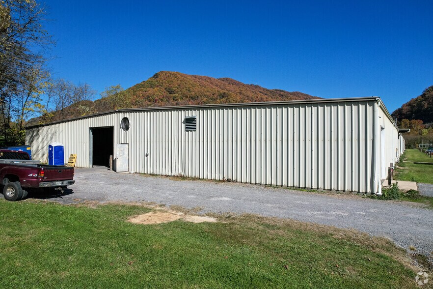 More Photos Of 207 Baltic Dr, Weber City Warehouse For Lease