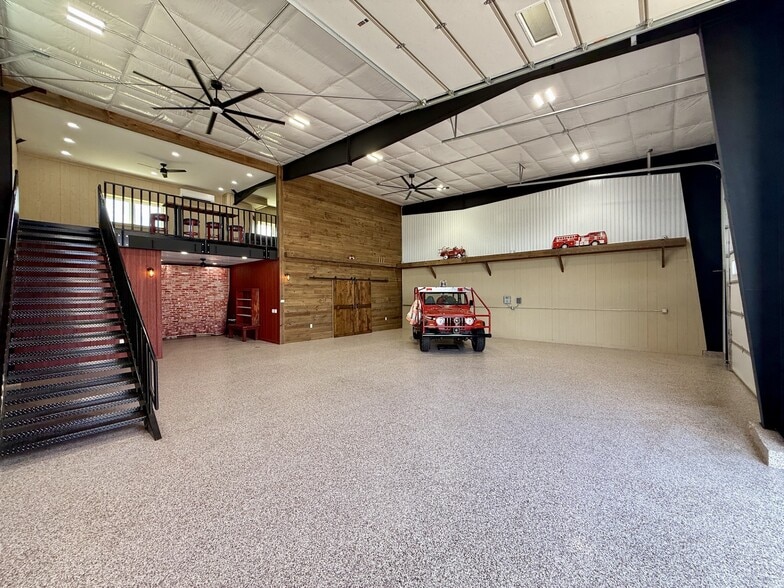 More Photos Of 663 Valerie Ave, Hudson Self Storage For Sale