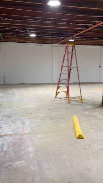 More Photos Of 1411 Grantham St, Goldsboro Light Distribution For Lease