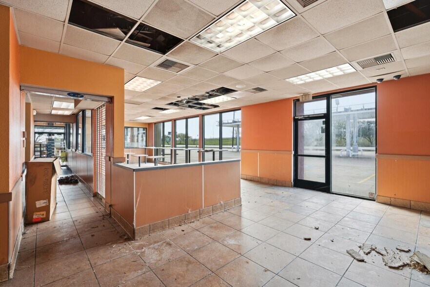 More Photos Of 1721 S Mechanic St, El Campo Fast Food For Sale