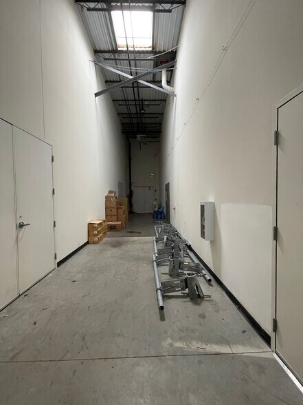 More Photos Of 1585 Beverly Ct, Aurora Warehouse For Sale