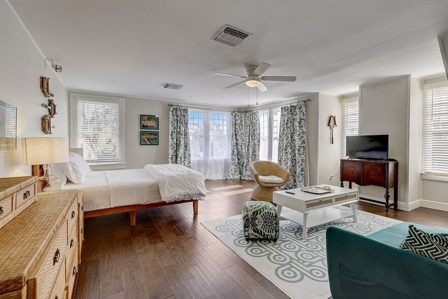 More Photos Of 404 S Ridgewood Ave, Daytona Beach Apartments For Sale