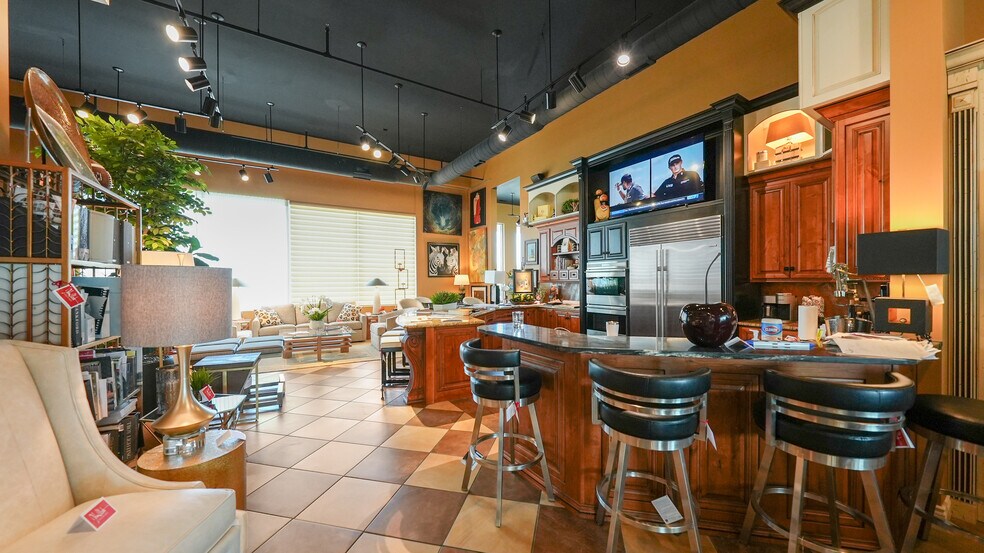 More Photos Of 2265 Bagnell Dam Blvd, Lake Ozark Office For Sale