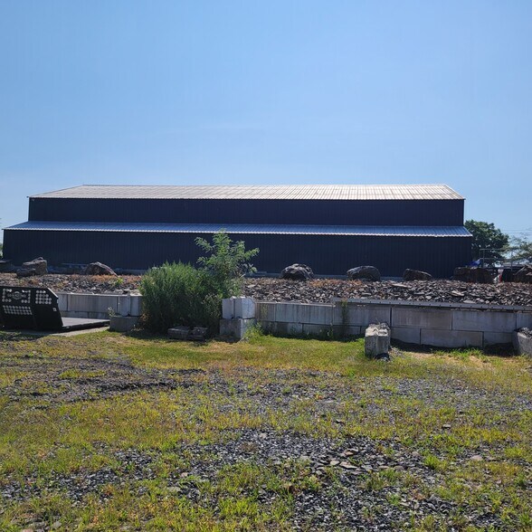 More Photos Of 907 Pulaski Hwy, Goshen Service For Lease