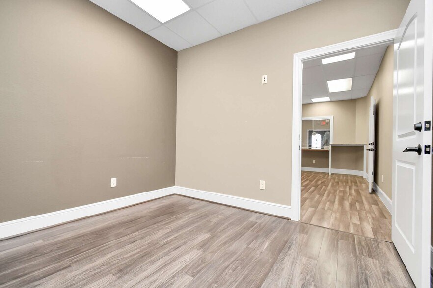 More Photos Of 620 S Peek Rd, Katy Medical For Sale