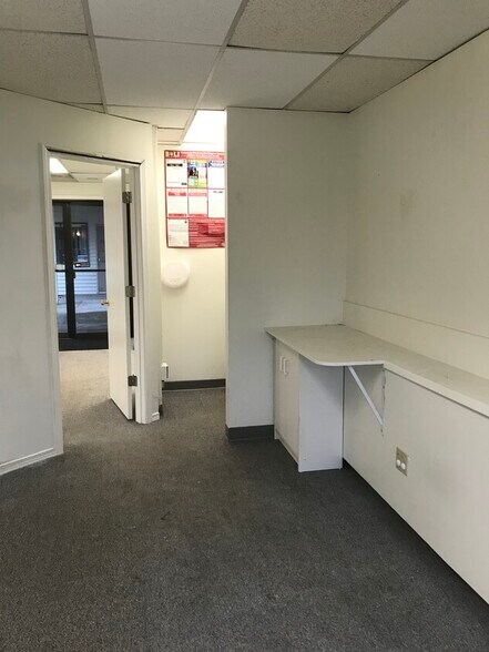 More Photos Of 17175 SW Tualatin Valley Hwy, Beaverton Office For Lease