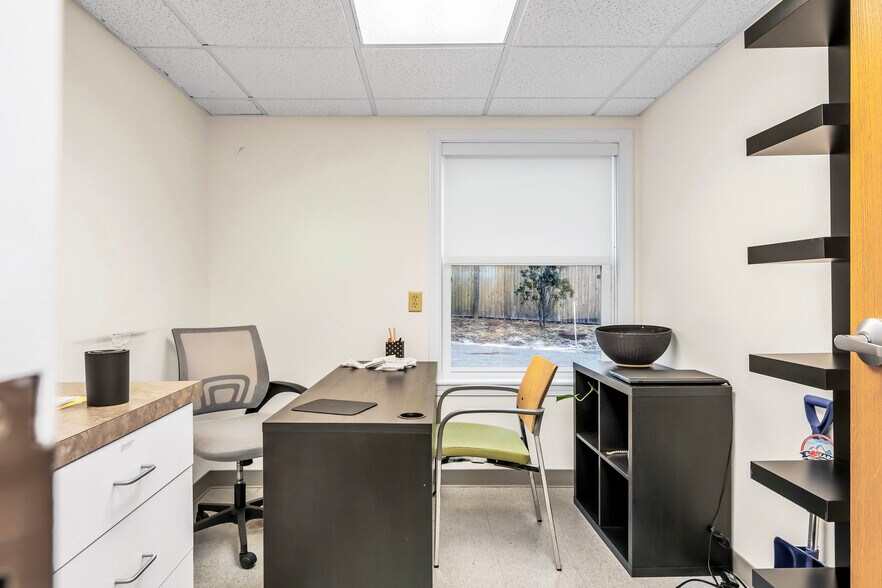 More Photos Of 630 Turnpike St, North Andover Office For Lease