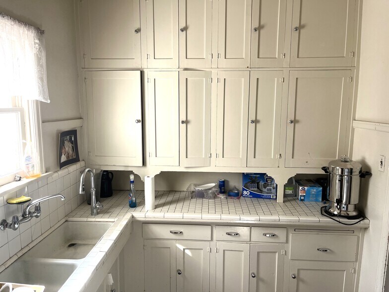 More Photos Of 233 W Twohig Ave, San Angelo Office For Sale