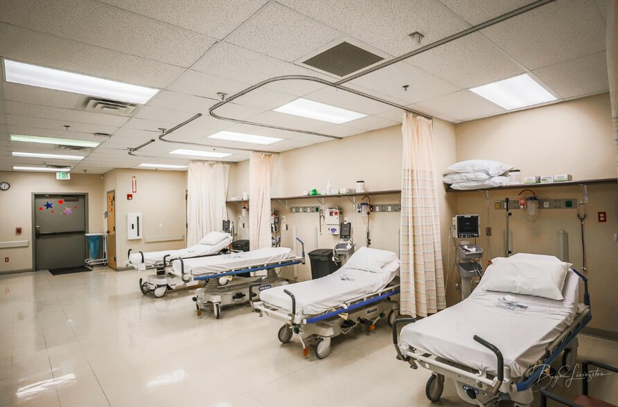 More Photos Of 368 E Riverside Dr, St George Medical For Sale