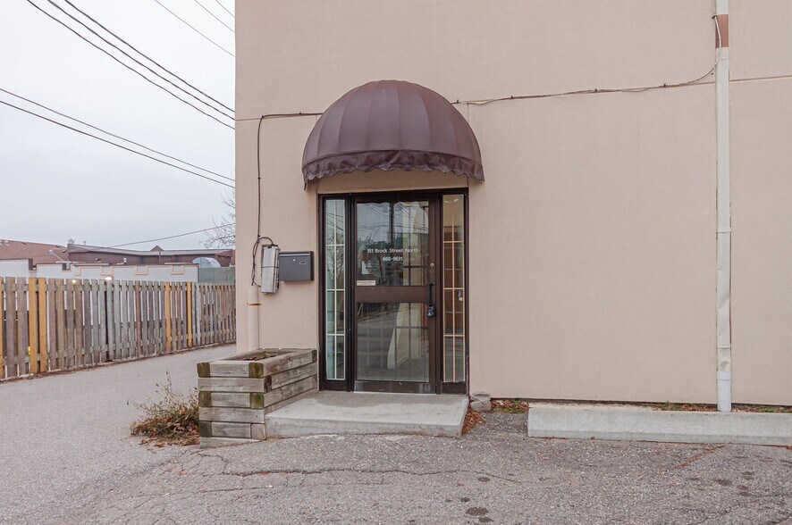 More Photos Of 151 Brock St N, Whitby Warehouse For Lease