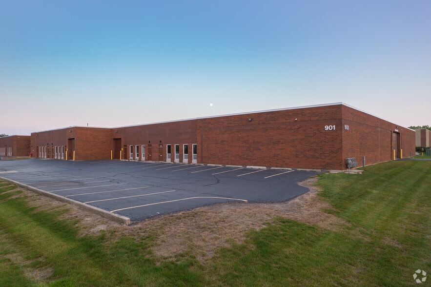 More Photos Of 901 E Orchard St, Mundelein Warehouse For Lease