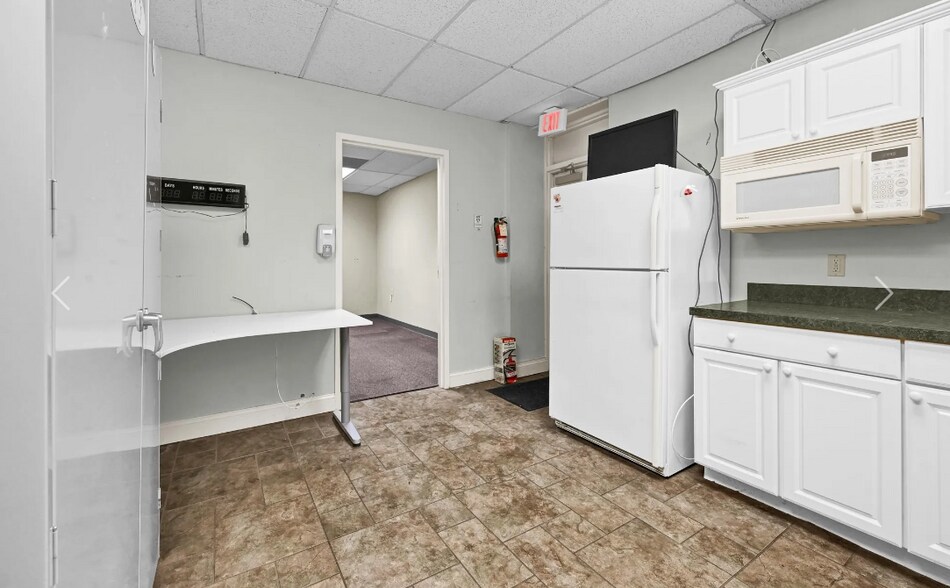 More Photos Of 90 Grove St, Ridgefield Medical For Sale