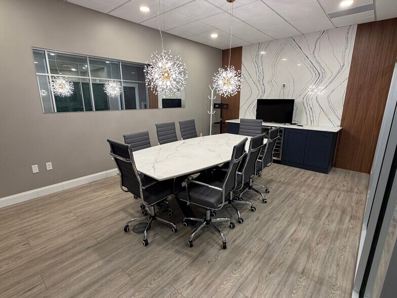 More Photos Of 1451 Bluestem Blvd, Altoona General Retail For Lease