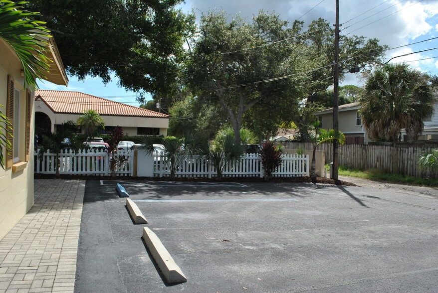 More Photos Of 5710 4th St N, Saint Petersburg Office Residential For Sale