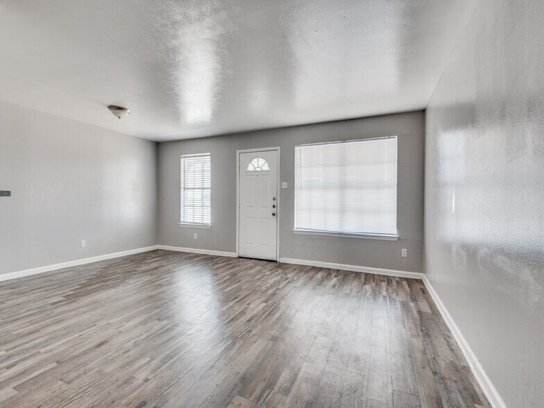 More Photos Of 2718 Sherman St, Grand Prairie Apartments For Sale