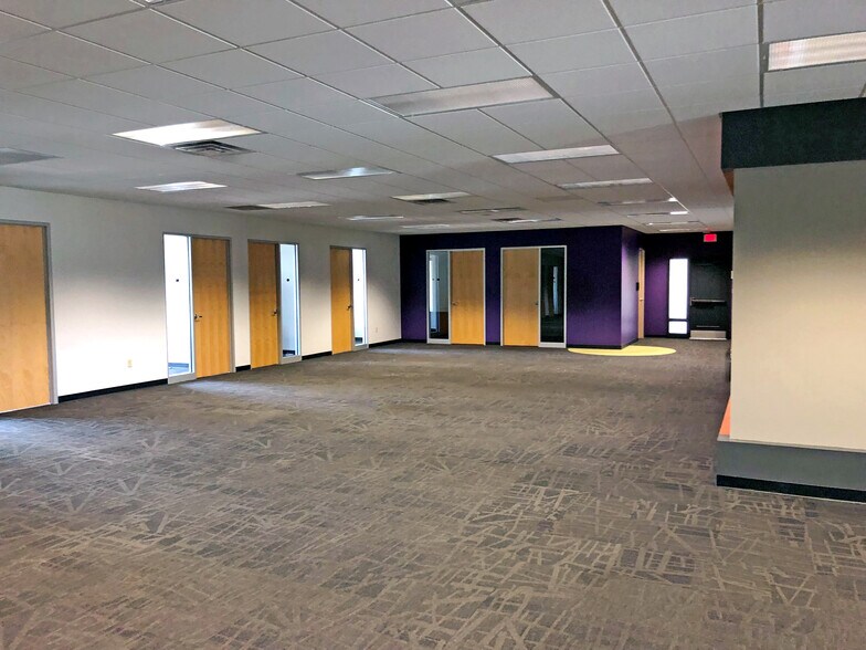 More Photos Of 3020 N Cypress St, Wichita Office For Lease