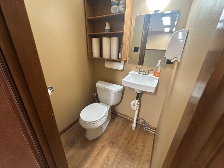 More Photos Of 50 E Woodhaven Dr, White Haven Office For Sale