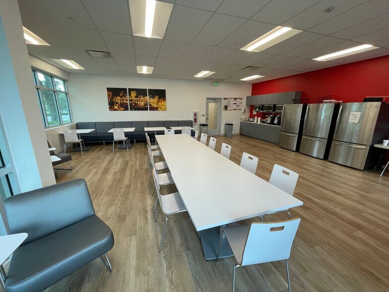 More Photos Of 2855 Interstate Dr, Lakeland Research And Development For Lease
