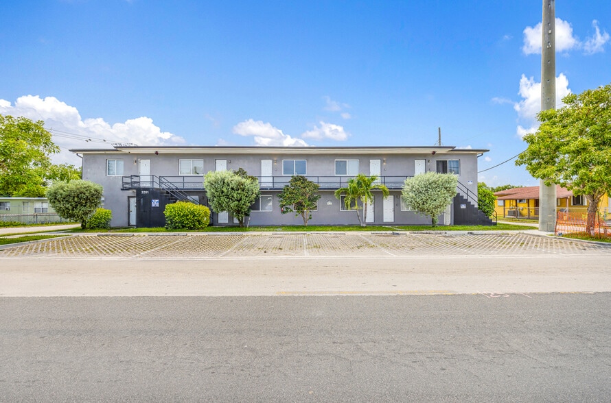 Primary Photo Of 2201 Greene St, Hollywood Apartments For Sale