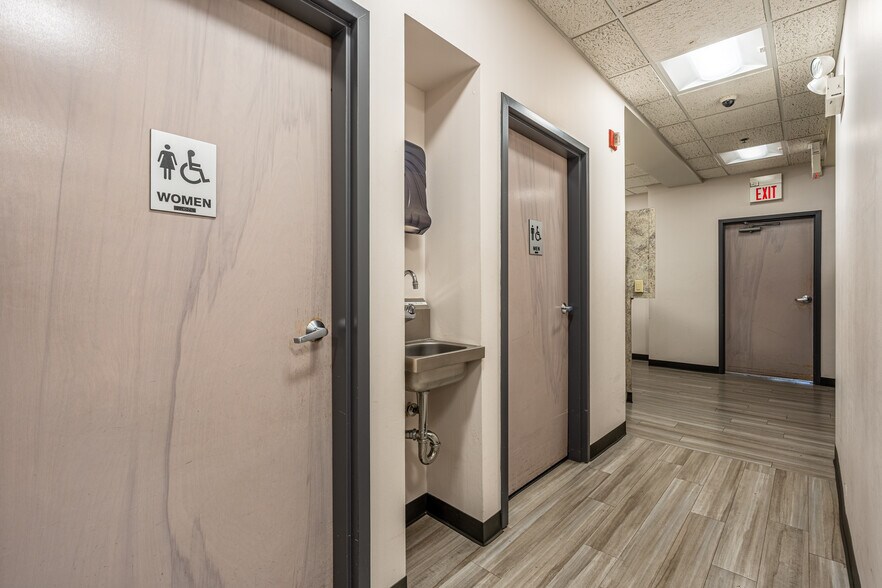 More Photos Of 4650 Southwest Hwy, Oak Lawn Medical For Sale