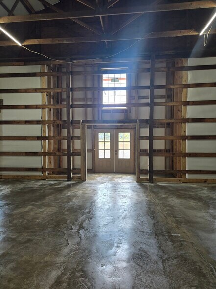 More Photos Of 9585 Campton Rd, Stanton Light Distribution For Sale