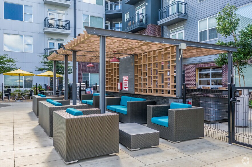 More Photos Of 395 S Highland St, Memphis Apartments For Lease