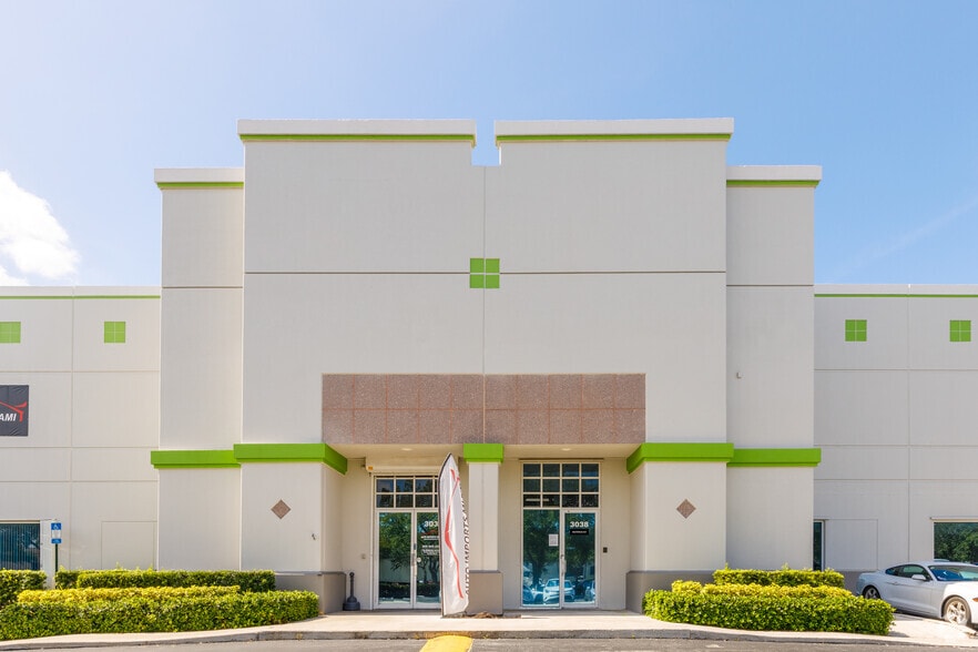 More Photos Of 3030-3044 SW 42nd St, Fort Lauderdale Warehouse For Lease