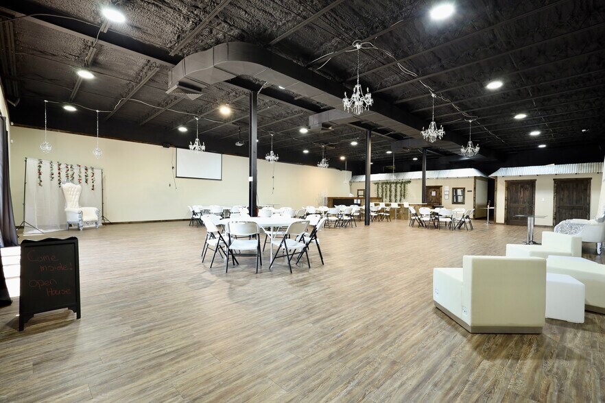 More Photos Of 180 S Macon St, Jesup Storefront Retail Office For Sale