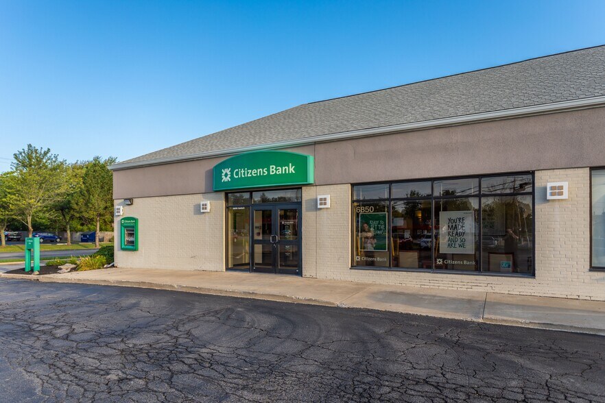 More Photos Of 6850 Main St, Williamsville Light Distribution For Lease