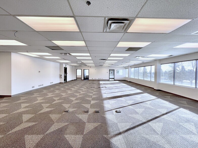 More Photos Of 4640-4888 72nd Ave SE, Calgary Distribution For Lease