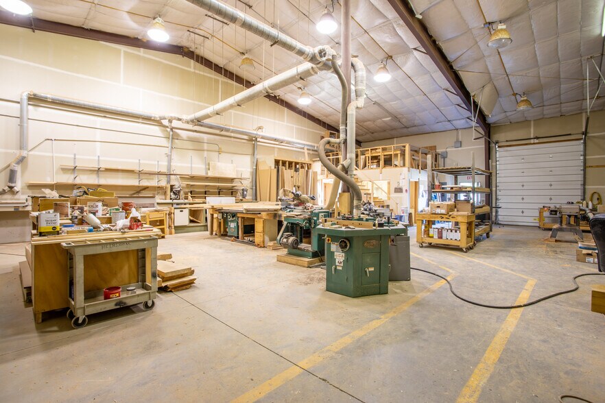 More Photos Of 3334 Dvn Ln, Darby Office For Sale