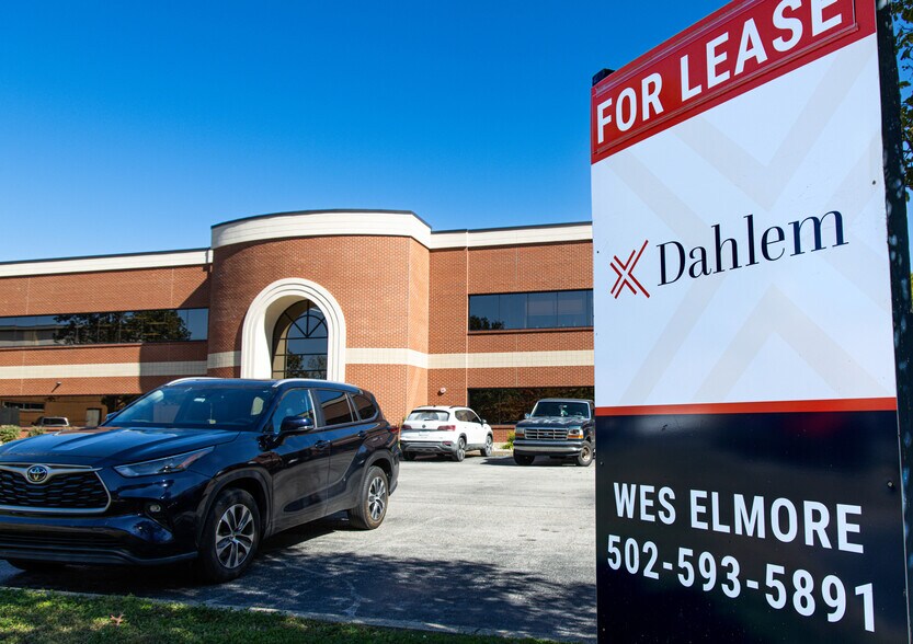 More Photos Of 825 Northgate Blvd, New Albany Office For Lease