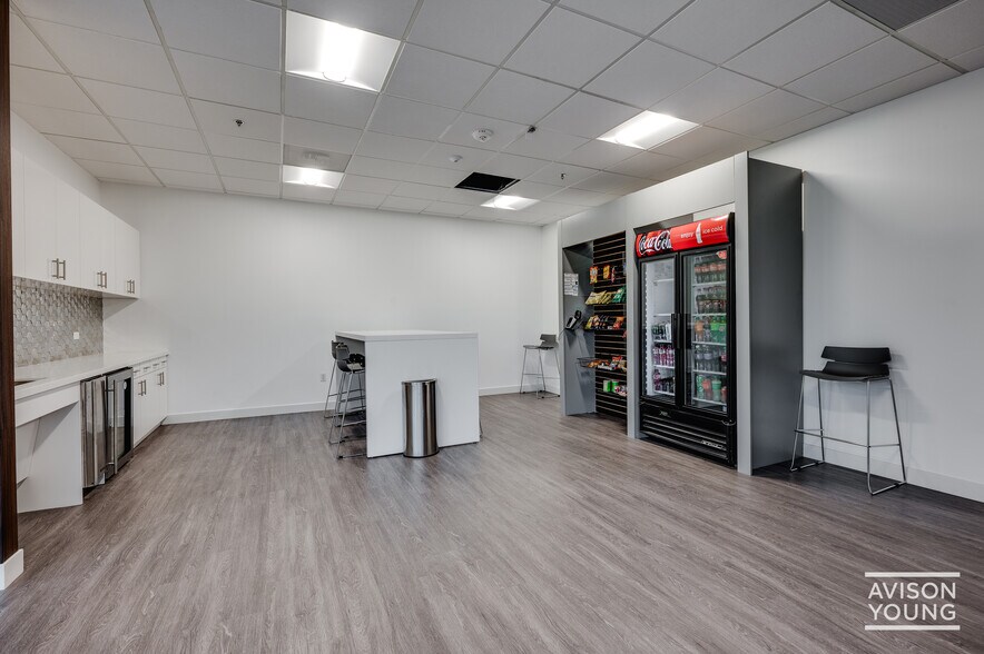 More Photos Of 3800 Maple Ave, Dallas Office For Lease