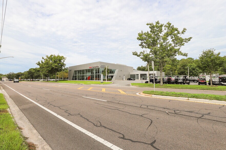 More Photos Of 1947 N Main St, Gainesville Freestanding For Sale