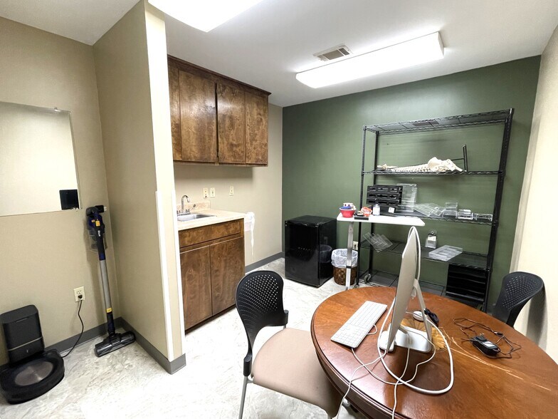 More Photos Of 220 N Phoenix Ave, Russellville Medical For Sale