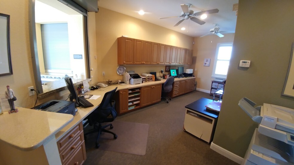 More Photos Of 530 SE 16th Pl, Cape Coral Medical For Lease