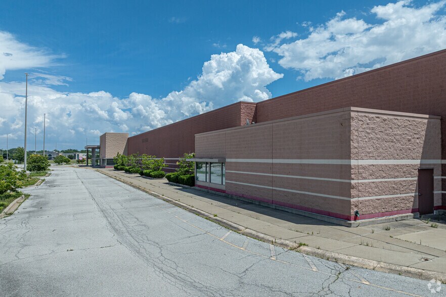 More Photos Of 4647 Lincoln Mall Dr, Matteson Freestanding For Sale